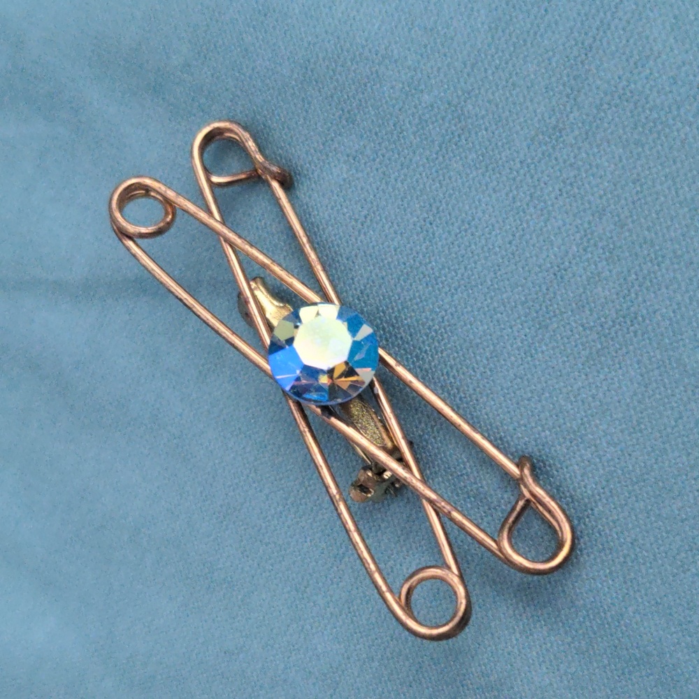 Vintage Safety Pin Brooch ❤️😲